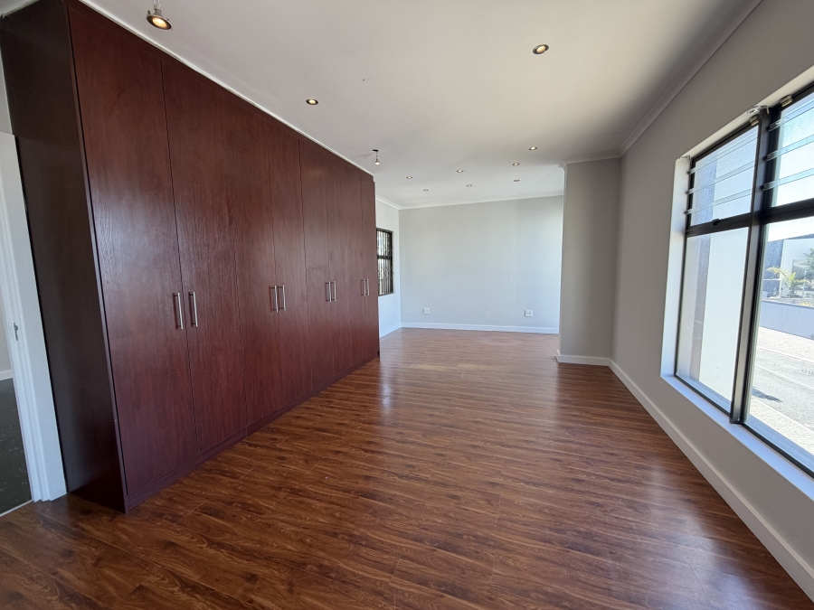 4 Bedroom Property for Sale in Parklands North Western Cape